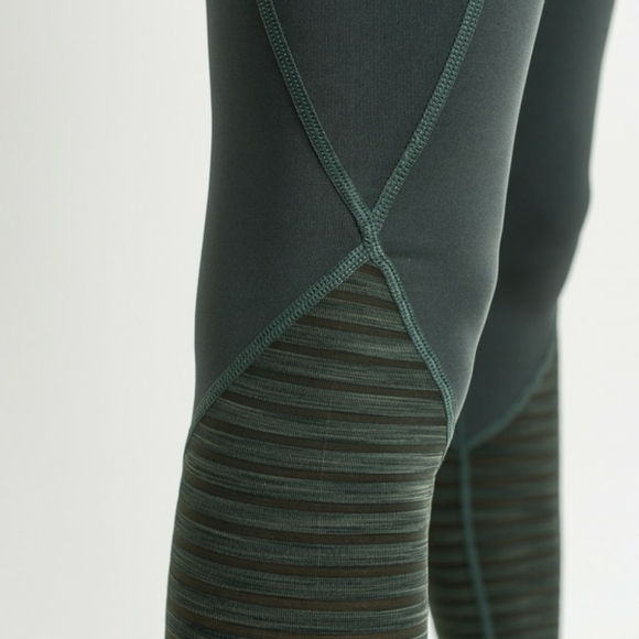 Ribbed Burnout Mesh Contrast Leggins - Picture 3 of 5